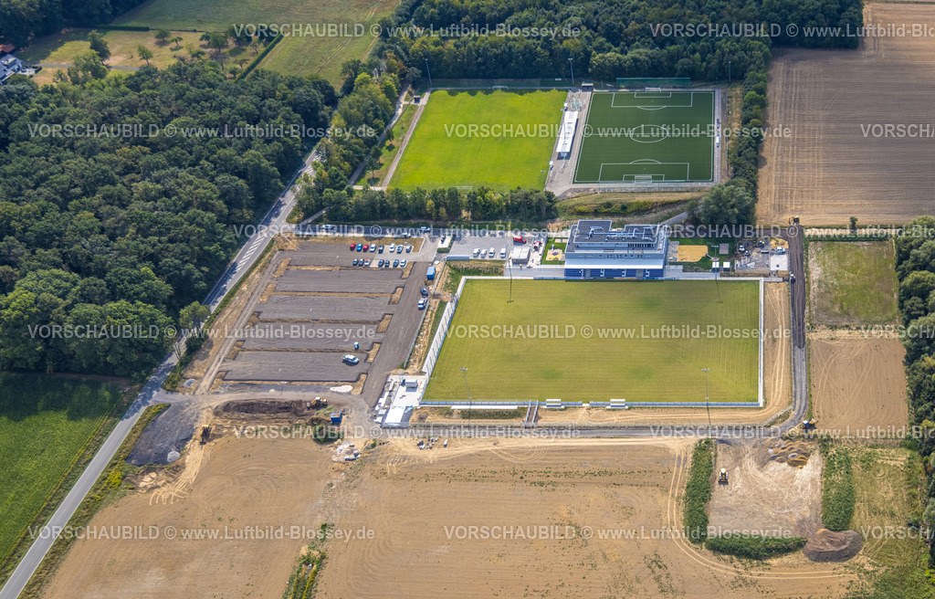 Hamm220809887Rhynern | Luftbild, Baustelle und Neubau Sportplatz mit Tribünen sowie Vereinsgebäude mit Sport-Kindertagesstätte, An der Lohschule, Rhynern, Hamm, Ruhrgebiet, Nordrhein-Westfalen, Deutschland