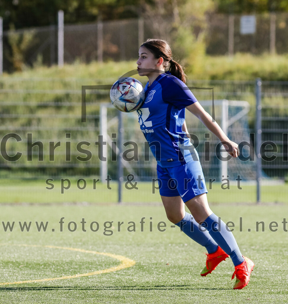 2023-10-21_028_FC_Langengeisling_gegen_TSV_Eching | Erding, Deutschland, 21.10.2023:
Fußball, Bezirksoberliga 2023 / 2024, 8. Spieltag, FC Langengeisling gegen TSV Eching, Endergebnis: 0:0

Anna Deischl (FC Langengeisling, #17)

Foto: Christian Riedel / fotografie-riedel.net
