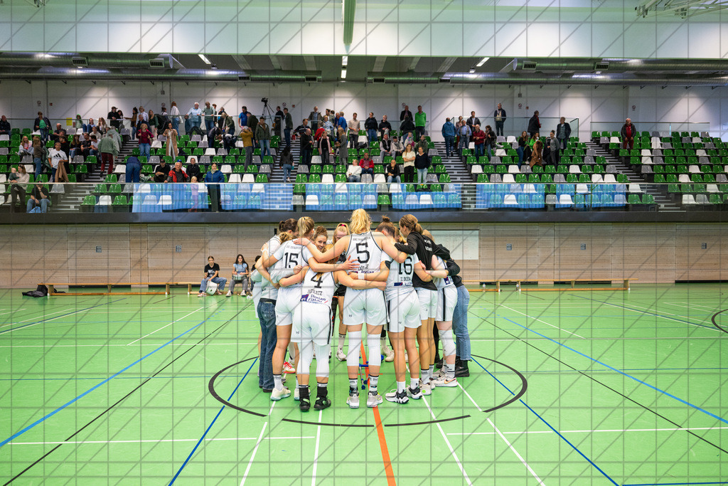 2. DBBL Nord 24/25 | 06.10.2024 | BBC OS vs. Bender Baskets Grünberg | 2. DBBL Nord 24/25 | 06.10.2024 | BBC OS vs. Bender Baskets Grünberg - - - - - CREDIT, www.bullenfotos.de, Martin König, Hörner Weg 40, D-49078 Osnabrück, +4917663732967, Nutzung und Weitergabe nur zu den vereinbarten Zwecken. Presseanfragen an Urheber. Alle Rechte beim Urheber. - - - - - - Realisiert mit Pictrs.com