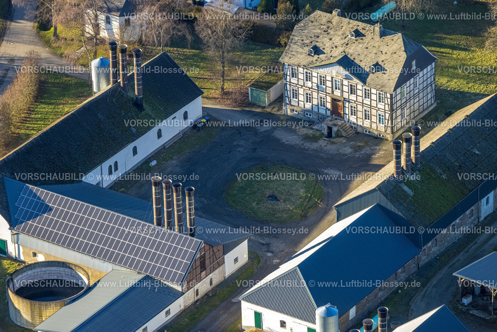 Meschede230205936 | Luftbild, Schederberge mit Hof und Fachwerkhaus, Berghausen, Meschede, Sauerland, Nordrhein-Westfalen, Deutschland