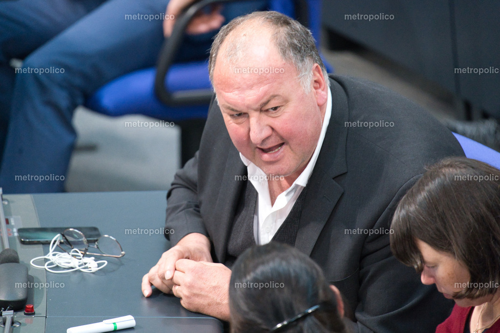 Erhard Grundl (6) | Metropolico