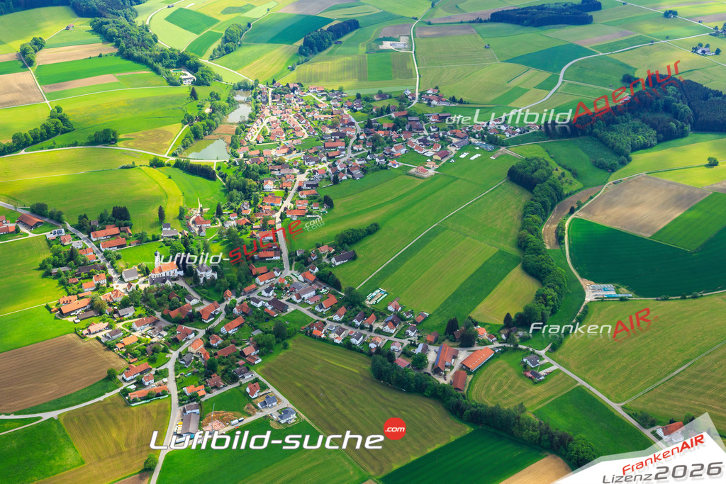 Die Luftaufnahme Bedernau - Breitenbrunn wurde vom UL-Flugzeug (keine Drohne) aus fotografiert.Hohe Druck- Auflösung-die Geschenkidee!
