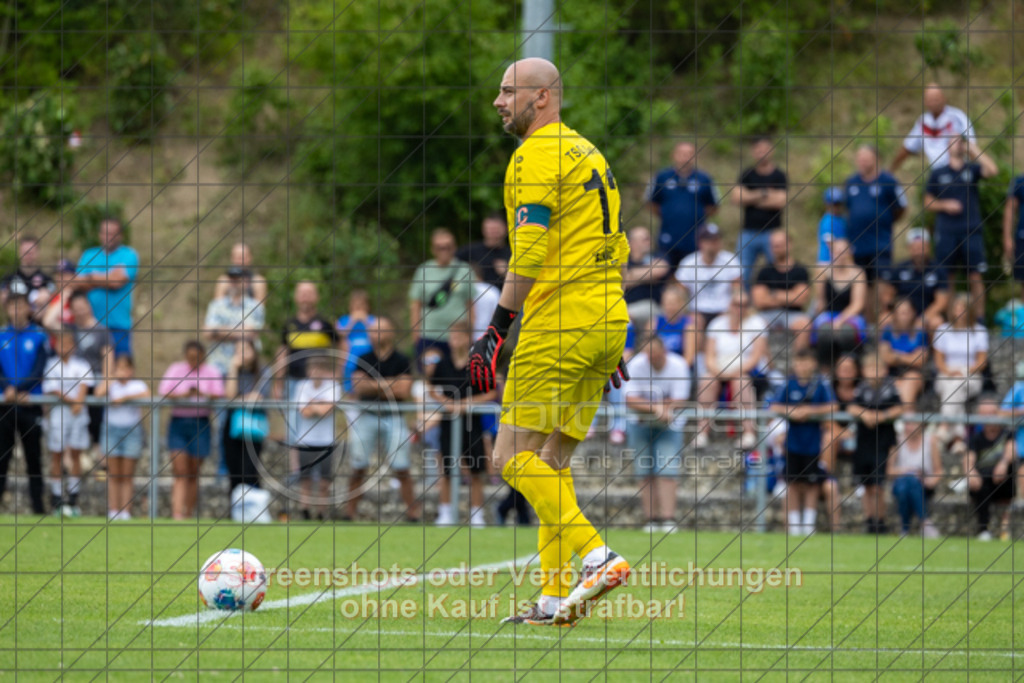 20250706_171500_1999 | #,TSG Salach (blau) vs. 1.FC Heidenheim (rot), Fußball, Freundschaftsspiel - WfV, Saison 2025/2026, Rasensportplatz, Staufenecker Str. 41, 73084 Salach, 06.07.2025 - 15:30 Uhr,Foto: PhotoPeet-Sportfotografie/Peter Harich
