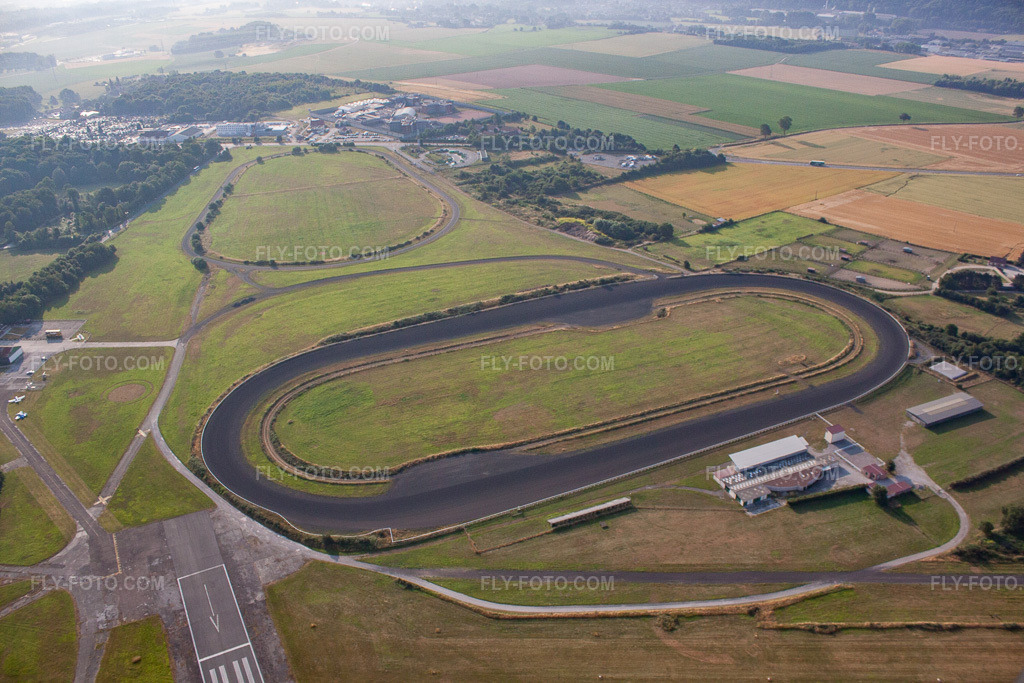 Aerial view: St. Omer Airfield in Longuenesse in the state Pas de Calais, France. – Photo: IMG_58924.jpg taken on 07/22/2013 by Werner Riehm/FLY-FOTO.com – Resolution of the original: 4752 x 3168 px