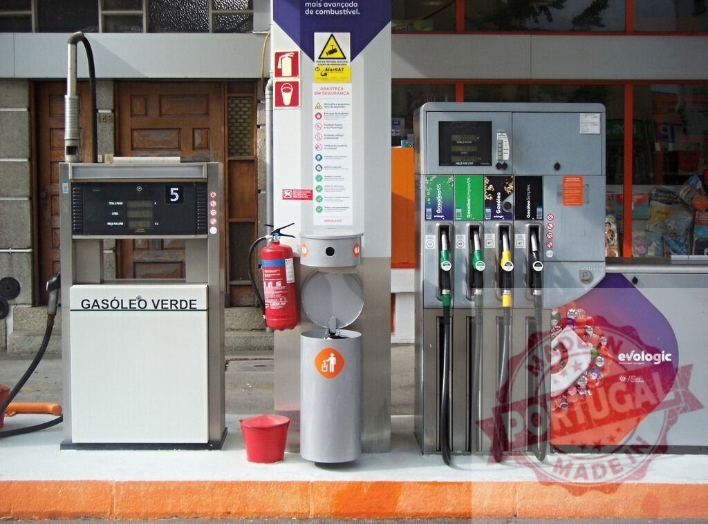 Gas station fuel pumps offering various types of gasoline | Fuel pumps and dispensing machines at a modern petrol station - Realisiert mit Pictrs.com