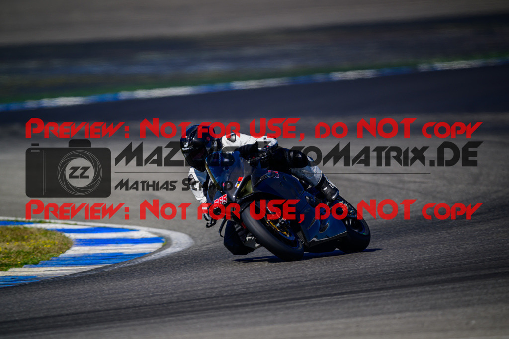 MaZZes_Fotomatrix_20250407_6007705_5964 | ROT