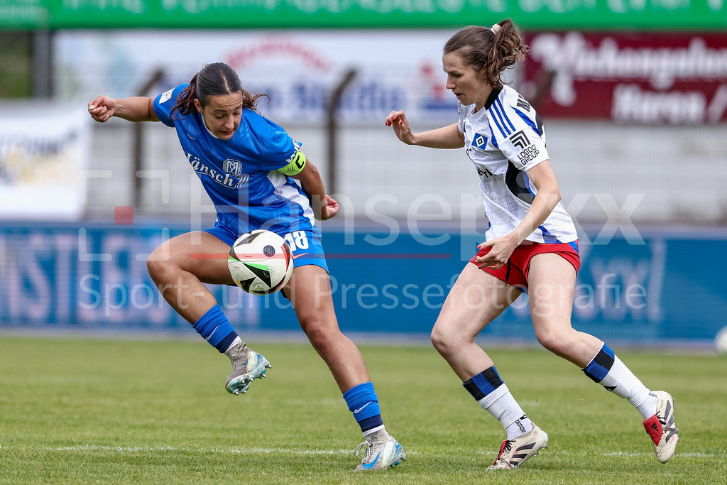 Fussball, 2. Frauen-Bundesliga, SV Meppen - Hamburger SV | v.li.: Selma Licina (SV Meppen, 18) und Pauline Machtens (Hamburger SV, 28) im Zweikampf, Duell, Dynamik, Aktion, Action, Spielszene, DIE DFB-RICHTLINIEN UNTERSAGEN JEGLICHE NUTZUNG VON FOTOS ALS SEQUENZBILDER UND/ODER VIDEOÄHNLICHE FOTOSTRECKEN. DFB REGULATIONS PROHIBIT ANY USE OF PHOTOGRAPHS AS IMAGE SEQUENCES AND/OR QUASI-VIDEO.