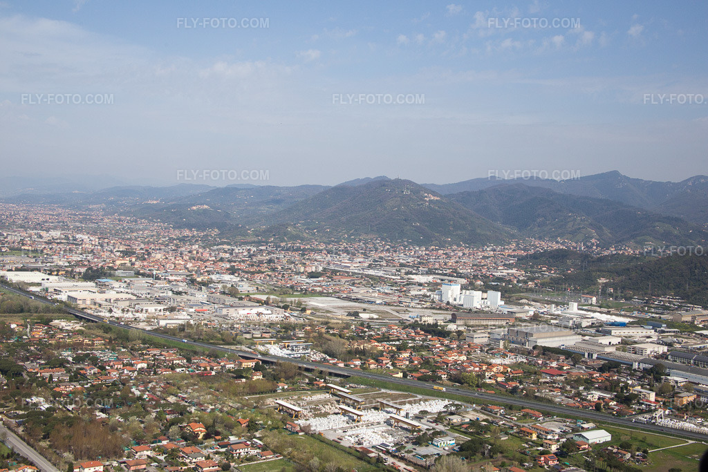 Aerial view: View of the town in Avenza in the state Tuscany, Italy.Photo: IMG_087185.jpg taken on 04/04/2016 by Werner Riehm/FLY-FOTO.comResolution of the original: 5472 x 3648 px