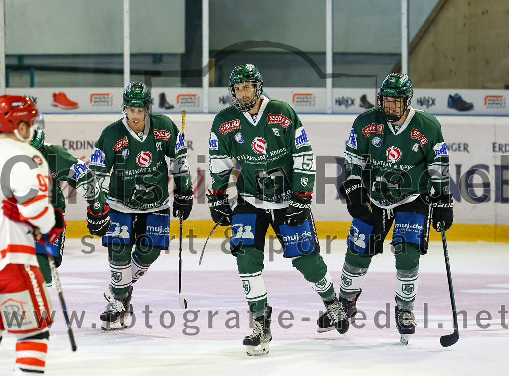 2023-09-10_116_TSV_Erding_gegen_EHC_Klostersee | Erding, Deutschland, 10.09.2023:
Eishockey, Bayernliga 2023 / 2024, Testspiel, TSV Erding gegen EHC Klostersee, Endergebnis: 10:1

Jubel nach dem 3:0
Mark Waldhausen (Erding Gladiators, #27), Florian Zimmermann (Erding Gladiators, #5), Simon Franz (Erding Gladiators, #4)

Foto: Christian Riedel / fotografie-riedel.net