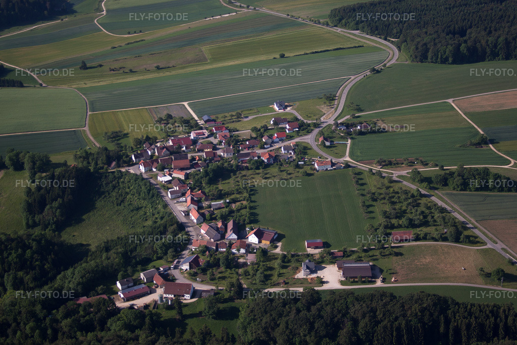 Luftbild: Ortsansicht im Ortsteil Briel in Ehingen im Bundesland Baden-Württemberg in Deutschland. Foto: IMG_67367.jpg vom 08.06.2014 durch Werner Riehm/FLY-FOTO.de