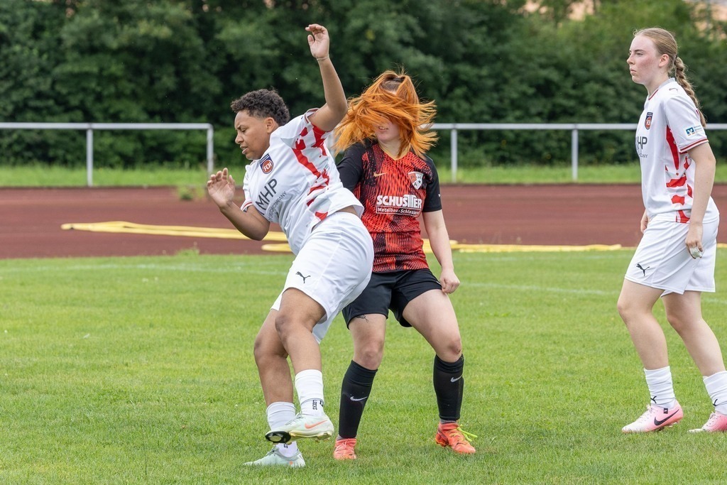 Fußball I FRAUEN I Saison 2025-2026 I Freundschaftsspiel I SGM Alfdorf-Mögglingen - 1FC Heidenheim 1846 I_250817_8657 | Fotopresso – Sportfotografie in Heidenheim & Umgebung. Professionelle Sportfotografie für unvergessliche Momente. Dynamische Action-Shots, emotionale Szenen & hochwertige Bilder. - Realisiert mit Pictrs.com