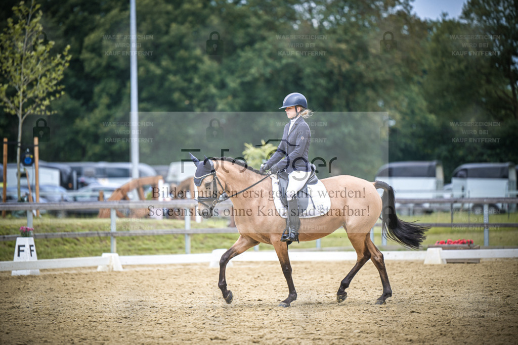 DOS_7274 | Entdecke hochwertige Reitturnierfotos von Foto Oger. Professionell, emotional und authentisch – jetzt Lieblingsmomente im Shop bestellen. - Realisiert mit Pictrs.com