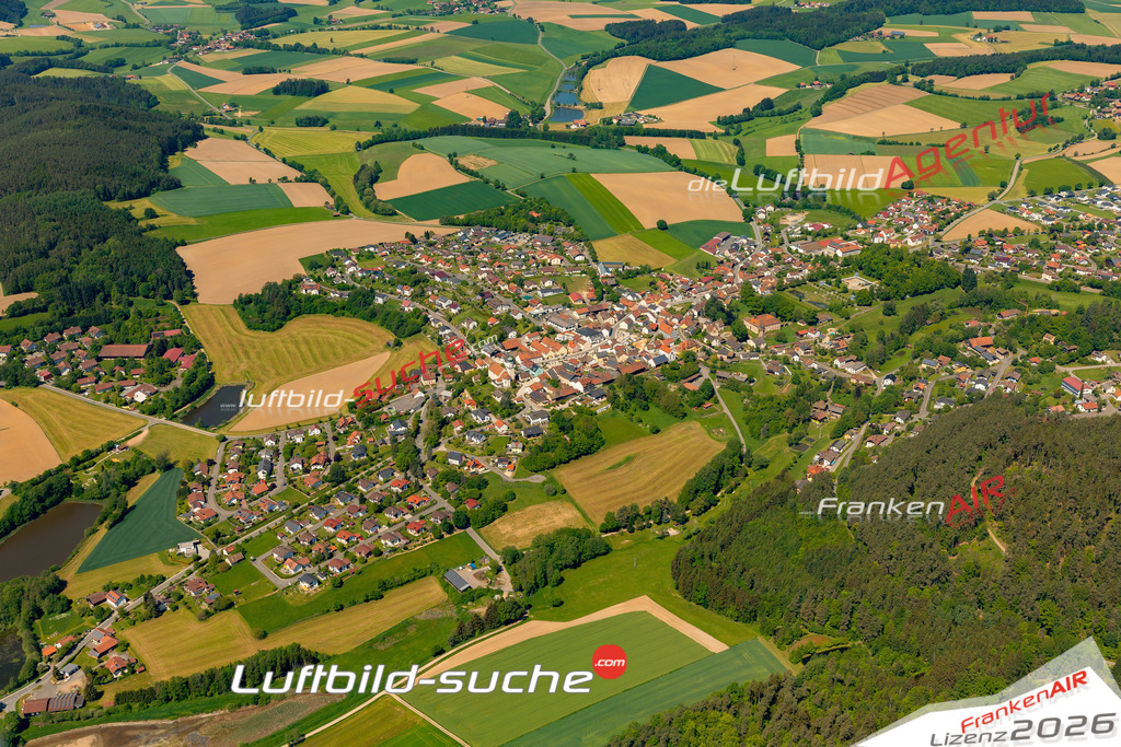 Das Luftbild zeigt :  Stamsried - Die Luftaufnahme wurde 2024 vom UL-Flugzeug aus erstellt ( keine Drohne ) - Hochauflösende Luftaufnahme - Für grossformatige Ausdrucke geeignet. Die Geschenkidee !Mit Lizenz und Bildrechte bestellbar