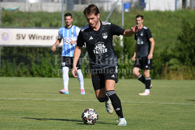 Testspiel SV  Winzer (Kreisliga Straubing) : SpVgg Niederalteich ( Bezirksliga Ost) | Valentin Ketzer (SpVgg Niederalteich) Torschütze zum 1:0 für Niederalteich - Realisiert mit Pictrs.com