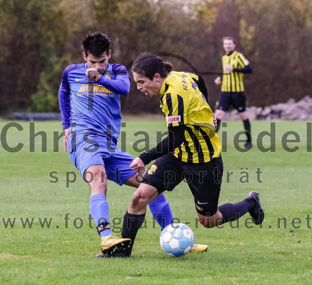 2023-11-11_087_FC_Moosinning_gegen_TSV_Peterskirchen | Moosinning, Deutschland, 11.11.2023:
Fußball, Bezirksliga Oberbayern Ost 2023 / 2024, 17. Spieltag, FC Moosinning gegen TSV Peterskirchen, Endergebnis: 5:0

Kilian Spiel (TSV Peterskirchen, #14), Fehmi Bagci (FC Moosinning, #2)

Foto: Christian Riedel / fotografie-riedel.net