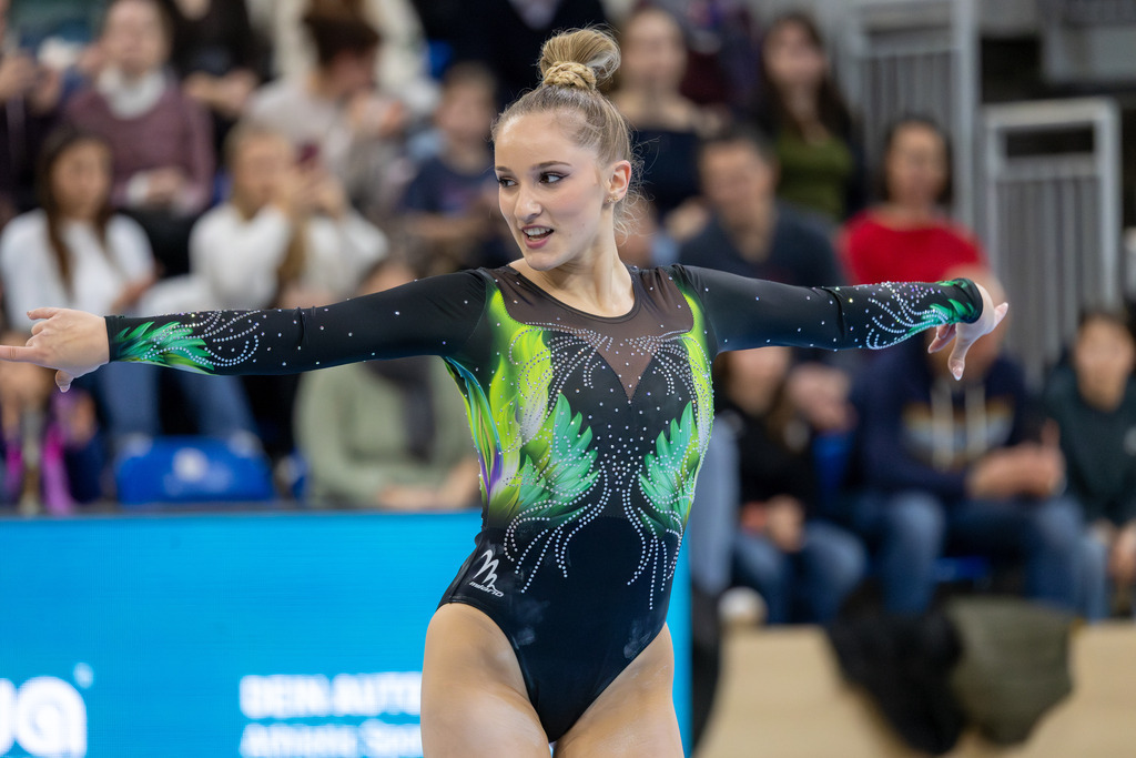 Deutsche Turnliga DTL (Bundesliga) der Frauen, Finale 2025 in Heidelberg | Deutsche Turnliga DTL (Bundesliga) der Frauen, Finale 2025 in Heidelberg***Bild: Karina Schönmaier (TSV Tittmoning-Chemnitz) am Boden - Realisiert mit Pictrs.com