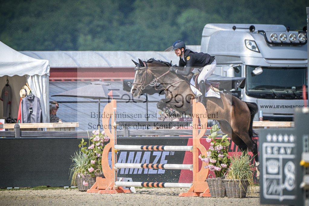 DOS_6373 | Entdecke hochwertige Reitturnierfotos von Foto Oger. Professionell, emotional und authentisch – jetzt Lieblingsmomente im Shop bestellen.Deutschlandweite Turnierfotografie. - Realisiert mit Pictrs.com