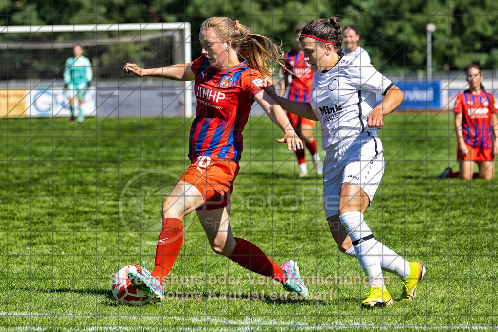 20260906_114641_0031-Bearbeitet_(c)_by_PhotoPeet | #,1.FC Donzdorf (weiß) vs. 1.FC Heidenheim 1846 (rot), Fußball, Frauen-Verbandspokal Gruppe 2, 2. Runde, Saison 2026/2027, Rasenplatz Lautertal Stadion, Süßener Straße 16, 73072 Donzdorf, 06.09.2026 - 11:00 Uhr,Foto: PhotoPeet / Sport- &amp; Eventfotografie / Peter Harich