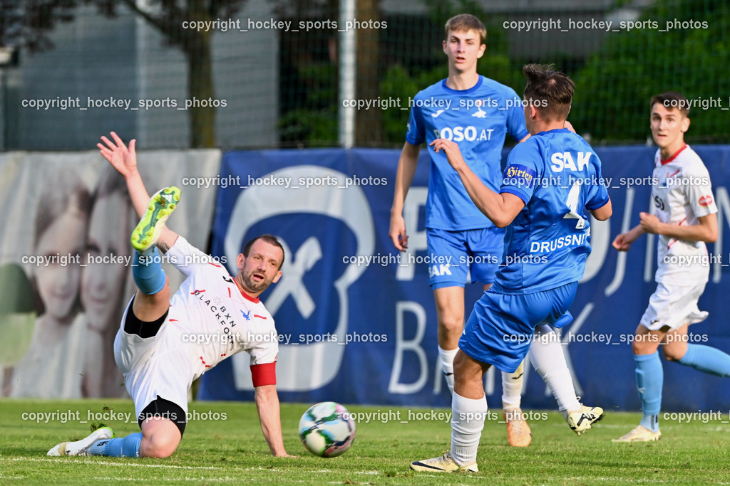 SAK Klagenfurt vs. SVG Bleiburg | #77 Patrick Paul Oswaldi SVG Bleiburg, #4 Timo Günther Drussnitzer SAK, #5 Jakob Geister SAK, SAK Klagenfurt vs. SVG Bleiburg, SAK Klagenfurt vs. SVG Bleiburg am 11.05.2024 in Klagenfurt (Sportpark Welzenegg), Austria, (Photo by Bernd Stefan)