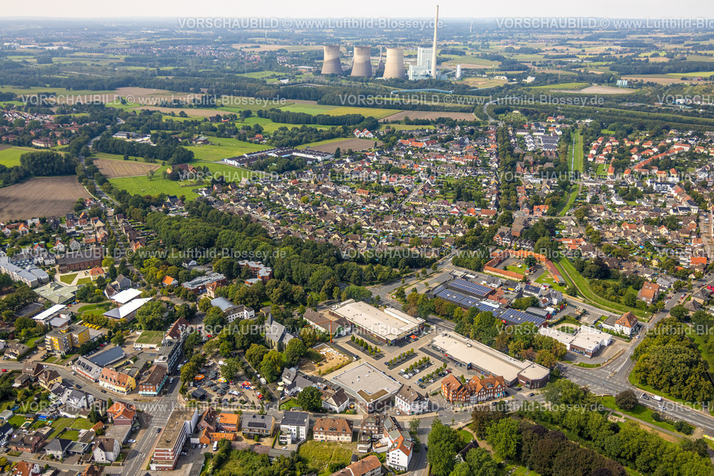 Hamm230902316 | Luftbild, Edeka Supermarkt und Aldi Supermarkt, Ev. St.-Victor-Kirche, Kulturbegegnungsstätte Alter Bauhof, Blick über Herringen zum RWE Generation SE Kraftwerk Gersteinwerk, Stadtbezirk Herringen, Hamm, Ruhrgebiet, Nordrhein-Westfalen, Deutschland