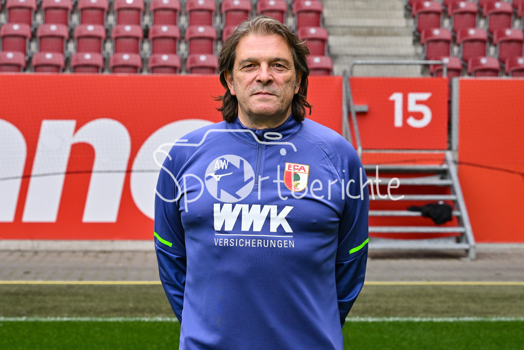FC Augsburg 2025/26 | Dr. Andreas WEIGEL / Einzelfoto / Freisteller / Media Day FC Augsburg: WWK-Arena am 06.08.2025
