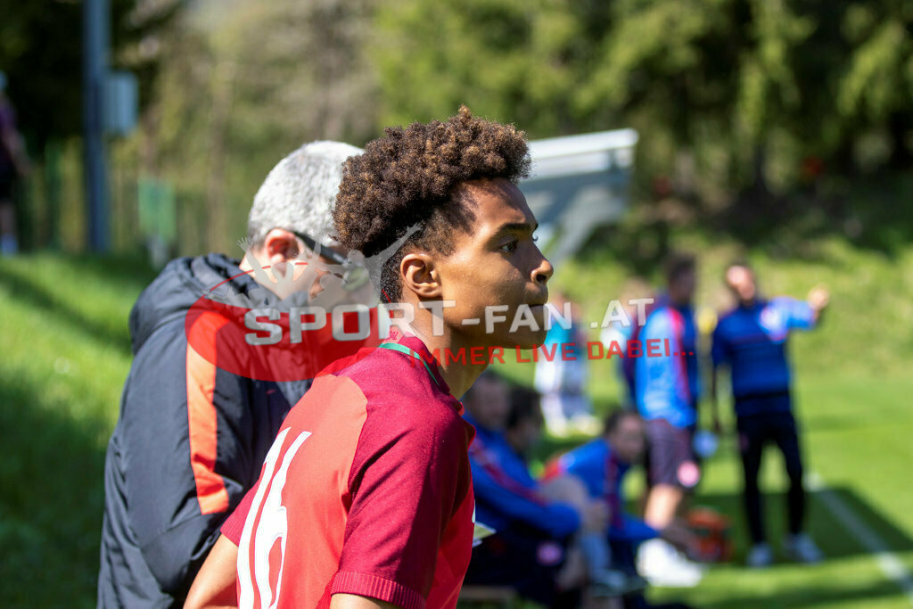 Portugal  U15 -Czech Republic U15 | RAFAEL MELO (Portugal #16) ; Portugal  U15 -Czech Republic U15 am 29.04.2022 in Arnoldstein
(Sportplatz), AUSTRIA, (Photo by Ernst Krawagner sport-fan.at) - Realisiert mit Pictrs.com