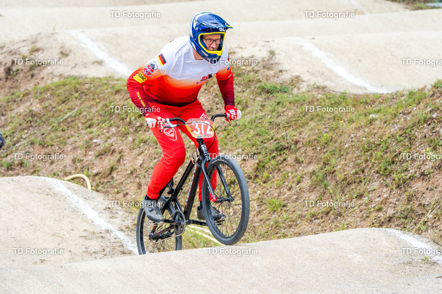 BayBMX2026-05416 | Fotogalerie von Thomas Dettweiler mit Eventbildern und lizenzfreien Fotos. Perfekt als Wandbild, für Büro, Website oder private Nutzung. - Realisiert mit Pictrs.com