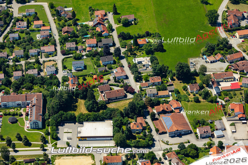 Aktuelles Luftbild von  Fürstenzell - Die Luftaufnahme wurde 2022 mittels UL-Flugzeug erstellt ( keine Drohne ) - hochauflösende Kamera-Systeme von  Canon -Beste Qualität - Für grossformatige Ausdrucke geeignet. Die Geschenkidee !
