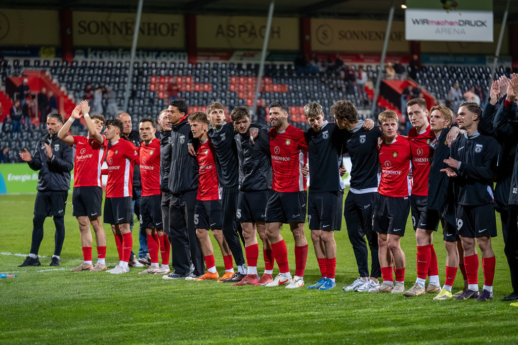SG Sonnenhof Großaspach vs. SGV Freiberg, Fussball, Regionalliga Suedwest, 30. Spieltag, 22.04.2026 | SG Sonnenhof bedankt sich bei den Fans,SG Sonnenhof Großaspach vs. SGV Freiberg, Fussball, Regionalliga Suedwest, 30. Spieltag, 22.04.2026