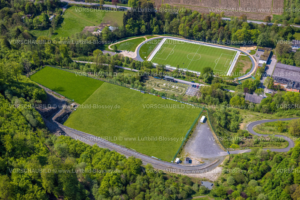Bestwig230501085 | Luftbild, Sportplatz Bestwig, Anlage RC Racer Hochsauerland, Am Bähnchen, Bestwig, Sauerland, Nordrhein-Westfalen, Deutschland