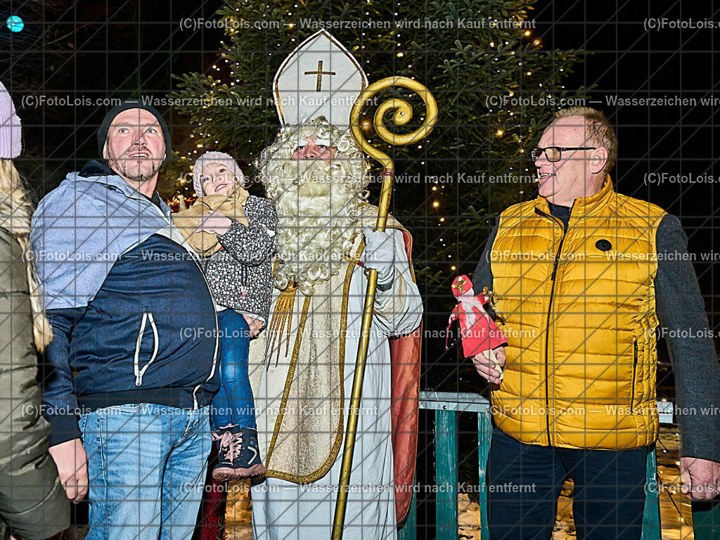 ALP4854_Wieselburger Advent_NikolausAbend | (C)FotoLois.com, Alois Spandl, WIESELBURGER ADVENT, der Nikolaus kommt zu den Kindern und bringt Geschenke, Fr 8. Dez. 2023.