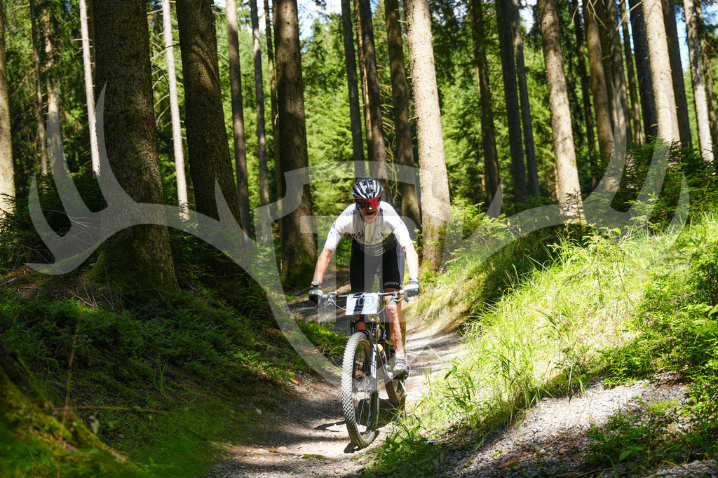 FC604008 | Fotogalerie der Treibjagd im Dunkelwald - Dein MTB Etappenrennen im Erzgebirge - Realisiert mit Pictrs.com