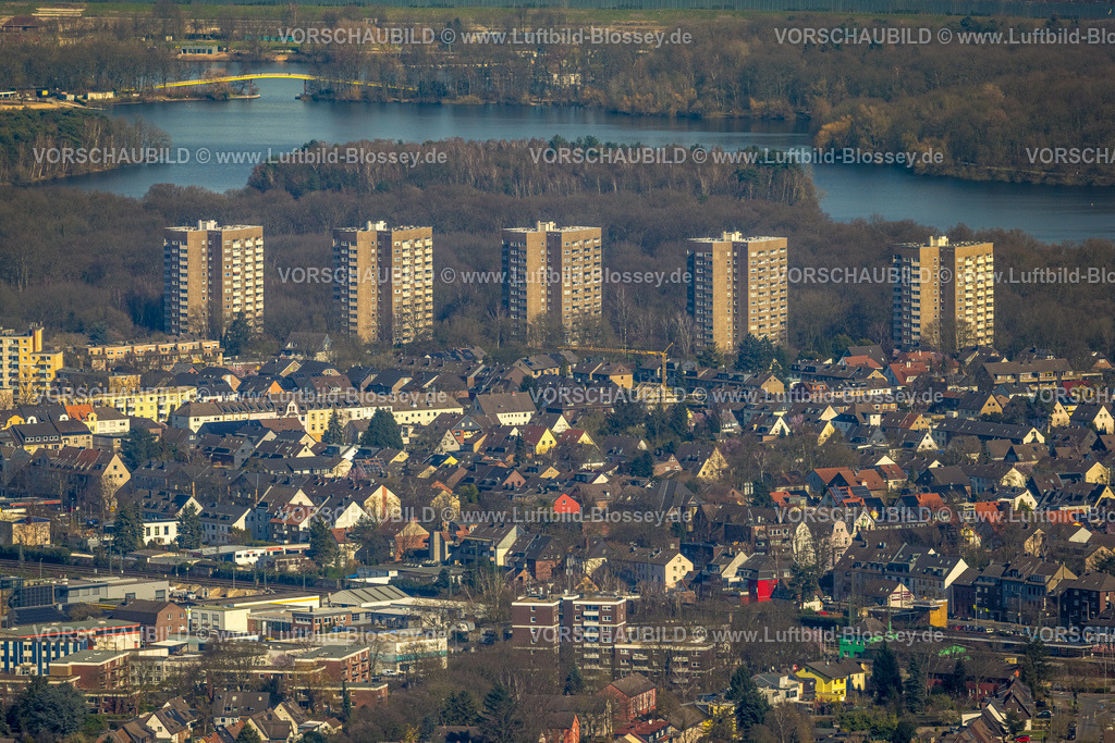 Duisburg240303112 | Luftbild, Wohngebiet Großenbaum und fünf Hochhäuser, hinten der Wildförstersee der Sechs-Seen-Platte, Großenbaum, Duisburg, Ruhrgebiet, Nordrhein-Westfalen, Deutschland, Duisburg-S