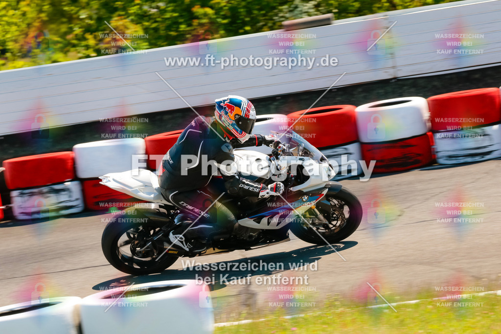 Moto-TeamOBK-21896 | Hier findet Ihr Bilder von Touristenfahrten auf der Nürburgring Nordschleife oder von anderen Veranstaltungen die ich besucht habe. Viel Spass beim Durch Schauen 