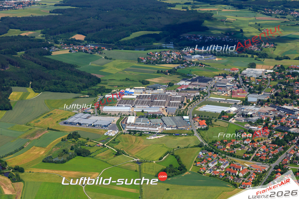 Die Luftaufnahme der Stadt Michelau in Oberfranken wurde vom UL-Flugzeug heraus erstellt ( keine Drohne )- hohe Auflösung für beste Qualität