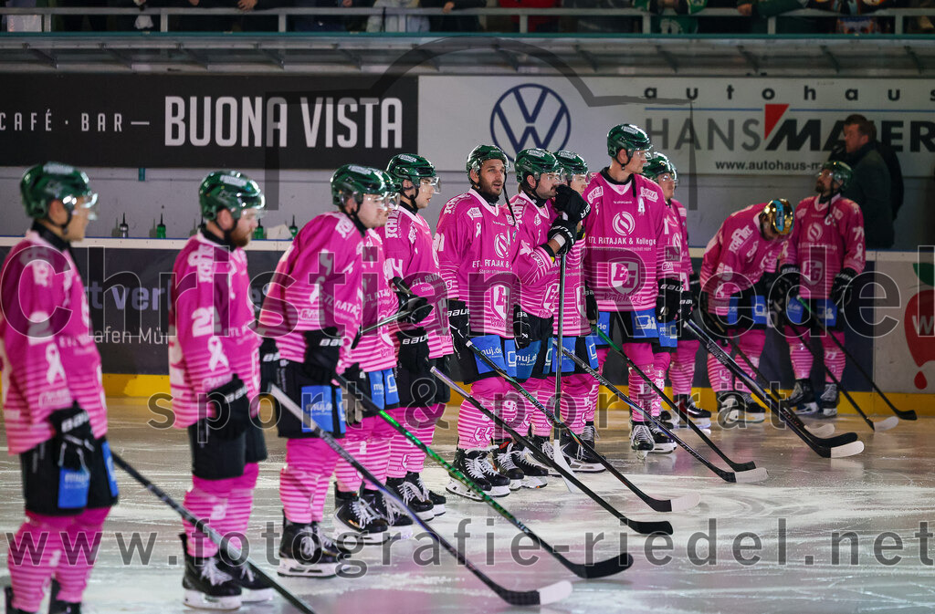 2025-10-05_010_TSV_Erding_gegen_Heilbronner_Falken | Erding, Deutschland, 05.10.2025:Eishockey, Oberliga Süd 2025 / 2026, 6. Spieltag, TSV Erding gegen Heilbronner Falken, Endergebnis: 3:1Grady Hobbs (Erding Gladiators, #22), Paul Wallek (Erding Gladiators, #44), Maximilian Forster (Erding Gladiators, #81), Marco Pfleger (Erding Gladiators, #47)Foto: Christian Riedel / fotografie-riedel.net