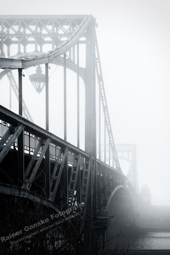 137 Wilhelmshaven KW-Brücke - 10-02-2024 -R Ganske | Onlineshop mit Bildern von Stränden, Häfen und Meer. Leinwände, Poster, Kalender und andere Materialien erhältlich. Kommerzielle Lizenzen möglich.  - Realisiert mit Pictrs.com