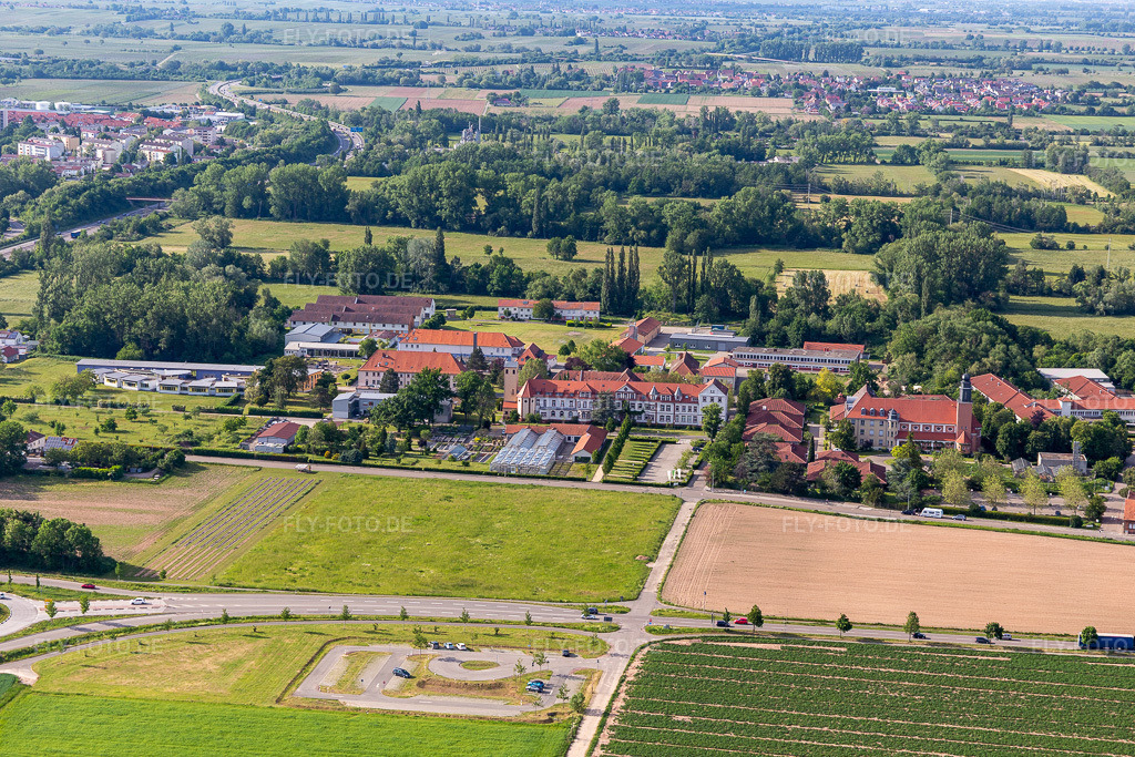 Luftbild: Caritas Förderzentrum St. Laurentius und Paulus, Jugendwerk St. Josef in Landau in der Pfalz im Bundesland Rheinland-Pfalz in Deutschland. Foto: IMG_126958.jpg vom 02.06.2021 durch Werner Riehm/FLY-FOTO.de