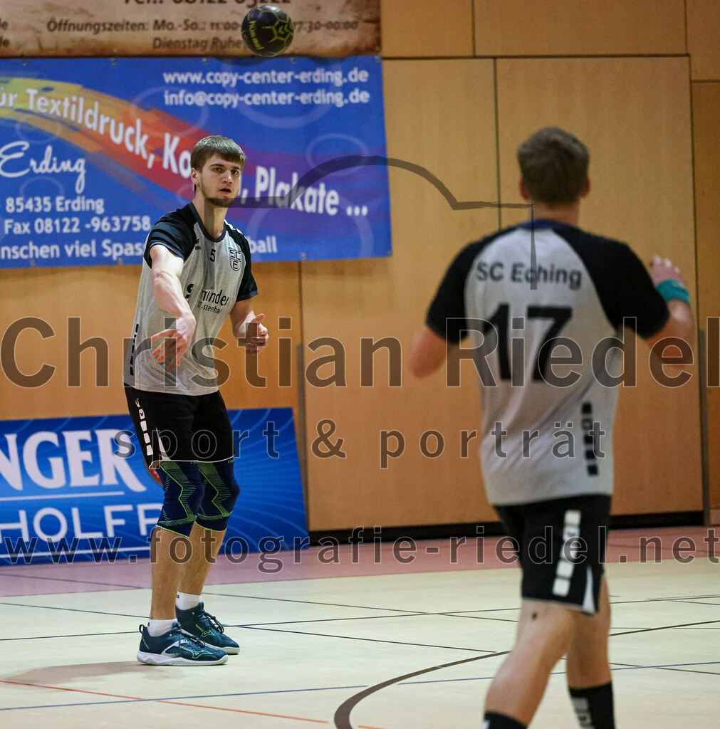 2023-01-21_013_SpVgg_Altenerding_gegen_SC_Eching | Erding, Deutschland, 21.01.2023:
Handball, Bezirksoberliga Männer 2022 / 2023, 12. Spieltag, SpVgg Altenerding gegen SC Eching, Endergebnis: 29:34

Simon Pfannes (SC Eching, #5), Thomas Landsmann (SC Eching, #17)

Foto: Christian Riedel / fotografie-riedel.net