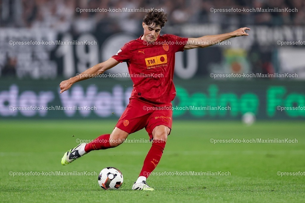 BMG02082501063 | 02.08.2025, Fußball, Borussia Mönchengladbach - FC Valencia, 125 Jahrfeier Jubiläumsspiel, Borussia-Park, Saison 2025 2026: Javi Guerra&nbsp;(FC Valencia #08)  DFB regulations prohibit any use of photographs as image sequences and or quasi-video.