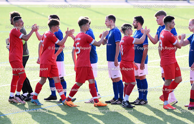 Ulmer | Fussball WFV Pokal 2023/2024     1. Runde     21.07.2023SV Rohrau (Blau) - SG Empfingen (Rot)Beide Teams klatschen sich ab. FOTO: ULMER Pressebildagentur xxNOxMODELxRELEASExx