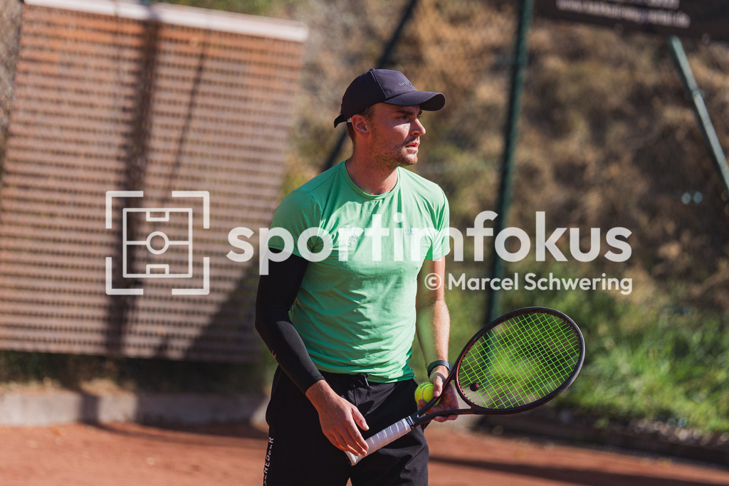 Wuppertaler Tennis-Stadtmeisterschaften | Jan Henri Augustat (Bayer Wuppertal) konzentriert während des Spiels. Herren-Finale der Wuppertaler Tennis-Stadtmeisterschaften, Wuppertal, 09.08.2026. - Realisiert mit Pictrs.com