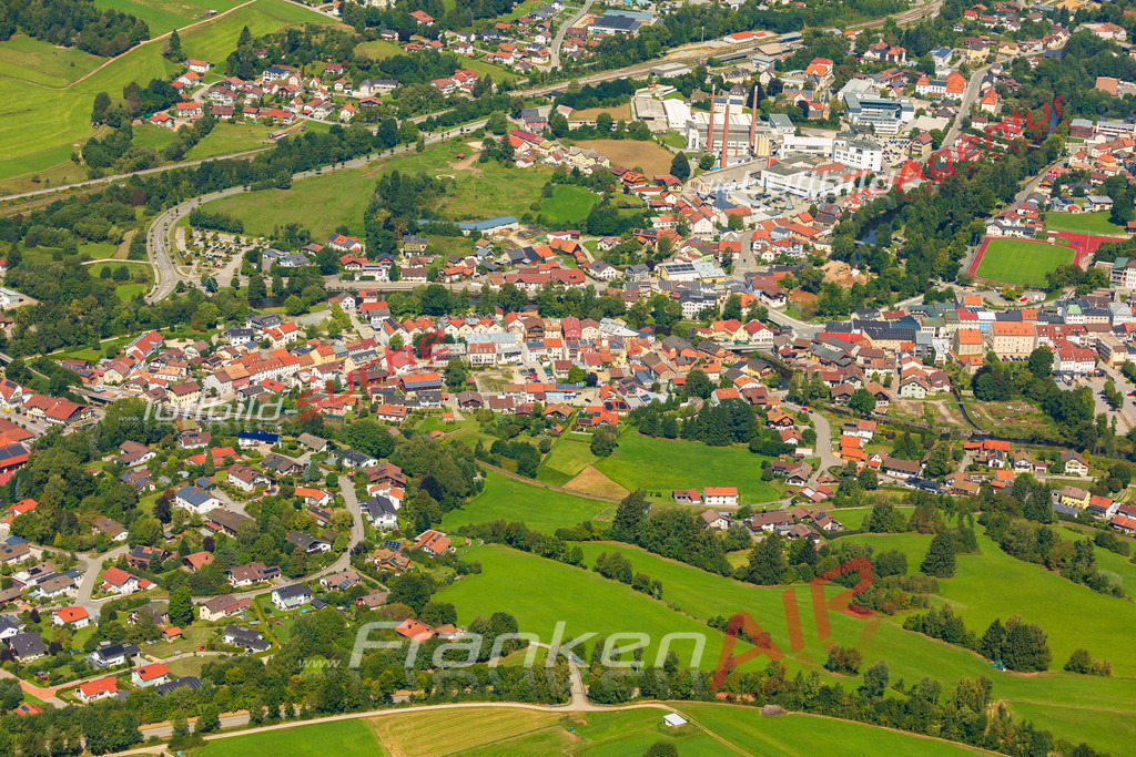 bild-maps-zwiesel-tourismus-aufnahme-5277-jahr-2025 | Luftaufnahme von Zwiesel Vs Google Maps- Die Luftaufnahme wurde 2025 vom UL-Flugzeug heraus erstellt ( keine Drohne ) - Hochauflösende Luftaufnahme - für professionelle Ausdrucke geeignet. Die Geschenkidee !Mit Lizenz und Bildrechte bestellbar