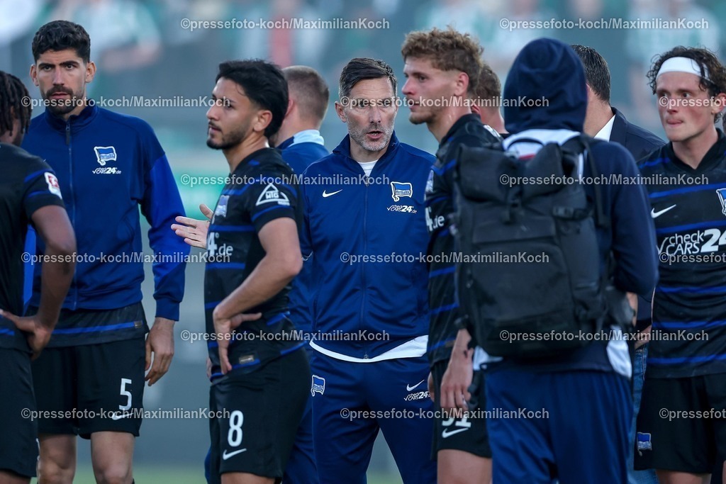 SCP09052502354 | 09.05.2025, Fußball, Preußen Münster - Hertha BSC, 2. Fußball Bundesliga, 33. Spieltag, Preußenstadion, Saison 2024 2025: Trainer Stefan Leitl (Hertha BSC) nach dem Spiel zwischen den SpielernDFB regulations prohibit any use of photographs as image sequences and or quasi-video.