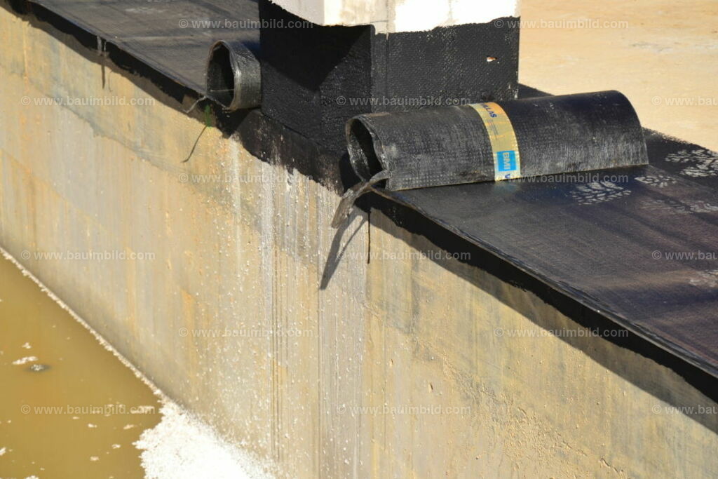 bib-lg05-abdichtungen-0012 | Nach LV-Leistungsgruppen sortierte Detailfotos über den Bau eines Hauses. Alle Hausbau-Bilder direkt vom Urheber und Autor der Website Haus-Selber-Bauen.com