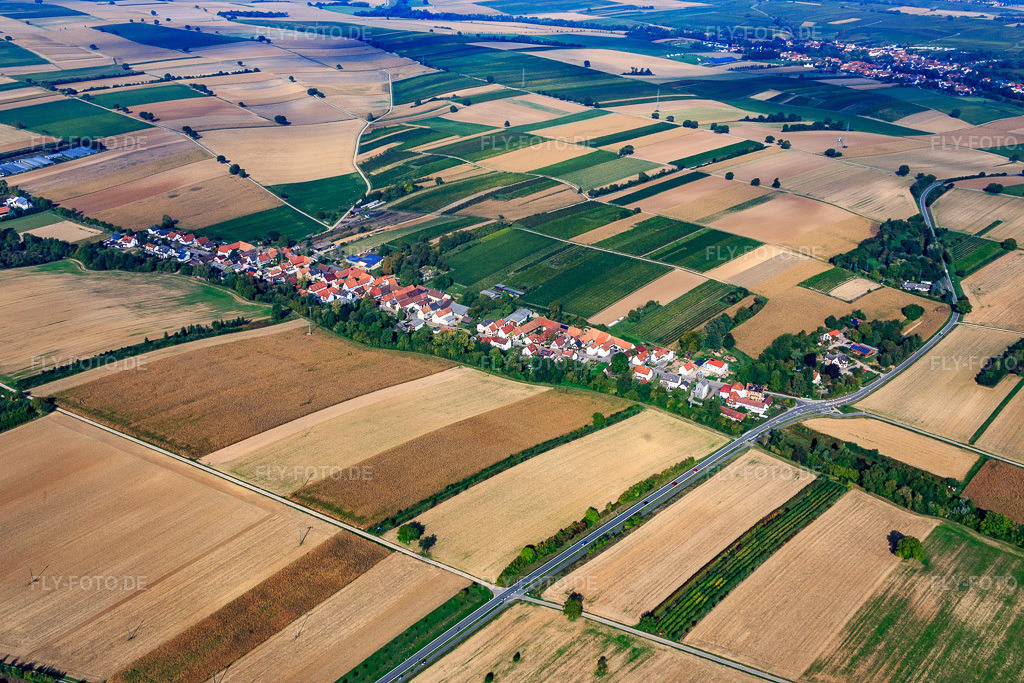 Luftbild: Dorfübersicht aus Südosten in Vollmersweiler im Bundesland Rheinland-Pfalz in Deutschland. Foto: IMG_084526.jpg vom 03.10.2015 durch Werner Riehm/FLY-FOTO.de
