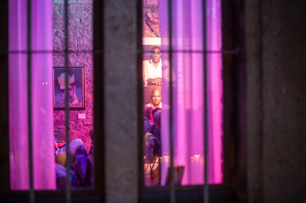 Tango meets Cuba | Tango meets Cuba mit den Klazz Brothers & Cuba Percussion im Forte Belvedere Leisnig zum Festival Hallo Leisnig 2022. - Realisiert mit Pictrs.com