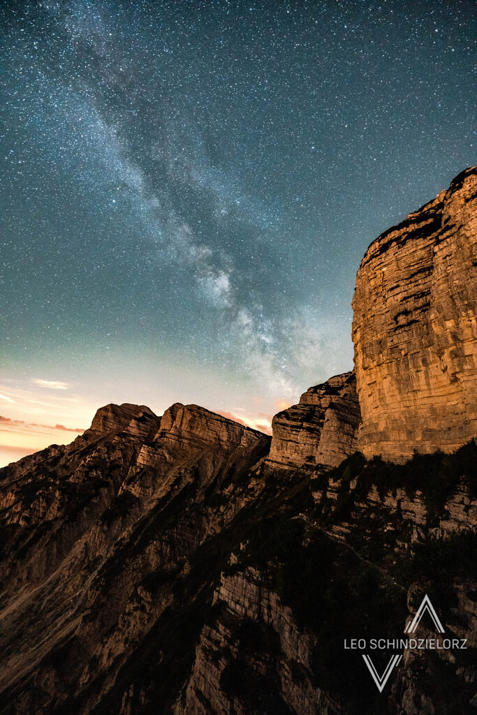 Fotografie_Leo_Schindzielorz_IT_Sommer_Trentino-Suedtirol_Vigolana_20220528_A7R03138_org | Atmosphärische Landschaftsbilder & Drohnenaufnahmen aus dem Allgäu, Tirol, Südtirol & der Schweiz – ideal für Leinwanddrucke & zur stilvollen Raumgestaltung. - Realisiert mit Pictrs.com