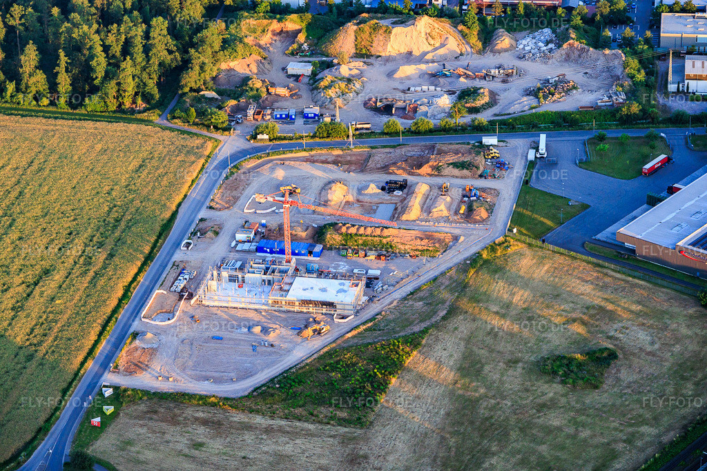 Luftbild: Baugstelle des neuen Campus von X2E für Verwaltungs- und Produktionsgebäude in Rohrbach im Bundesland Rheinland-Pfalz in Deutschland. – Foto: IMG_157649.jpg vom 18.06.2026 durch Werner Riehm/FLY-FOTO.de – Auflösung des Originals: 6000 x 4000 px – X2E GmbH | Automotive Data Logging Solutions