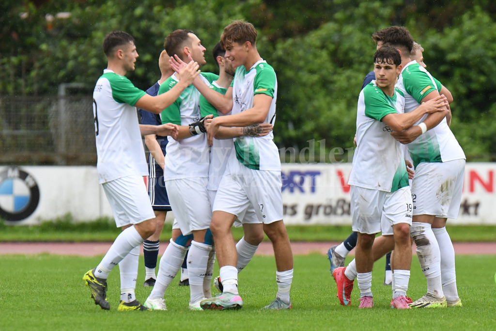 SpVgg GW Deggendorf : FC Obernzell-Erlau | Felix Rem (SpVgg GW Deggendorf #27) Torjubel nach dem 1:0 Führungstreffer - Realisiert mit Pictrs.com